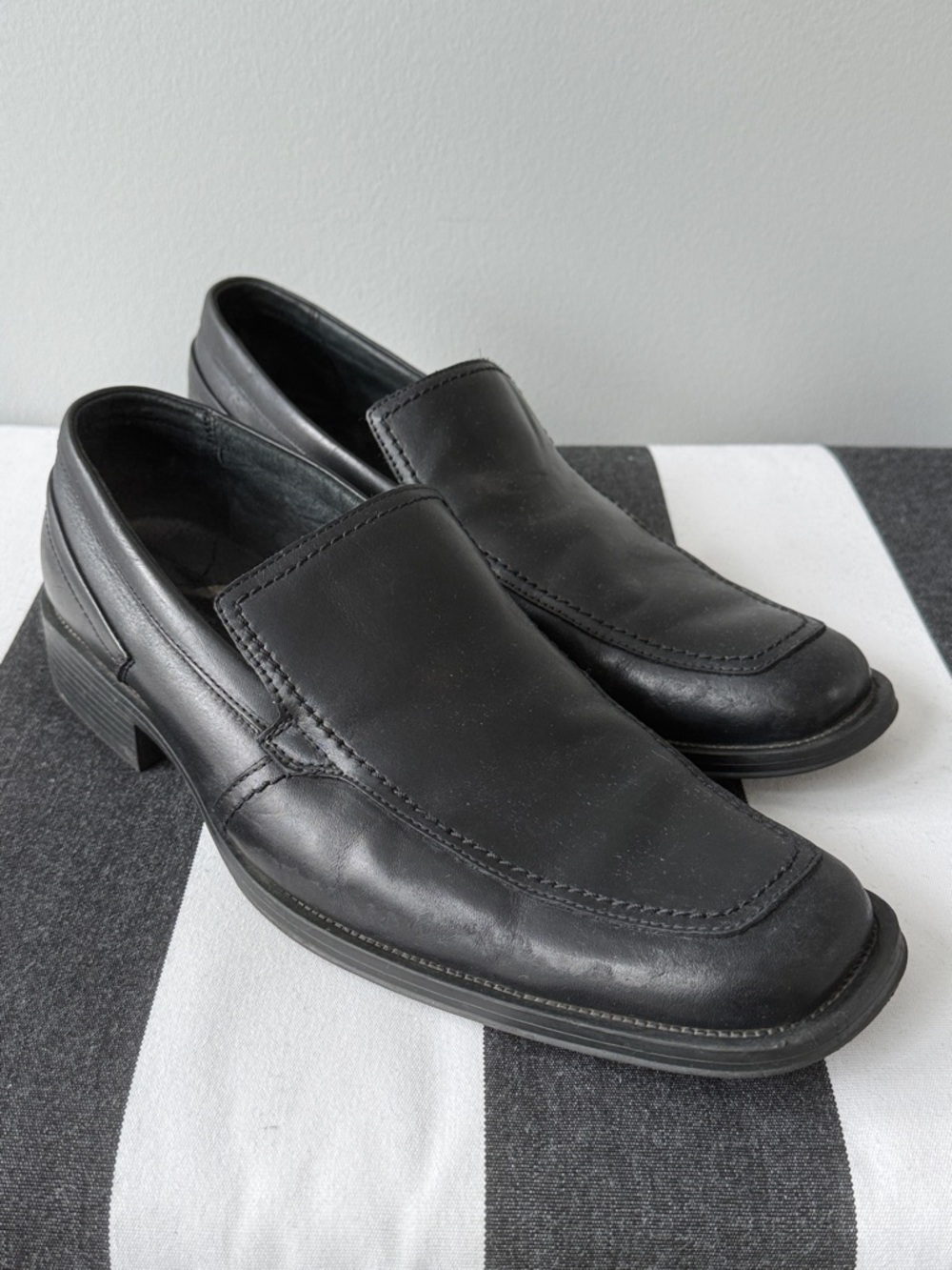 Claiborne Classic Black Leather Slip-On Dress Loafers Rubber Tread Soles-11